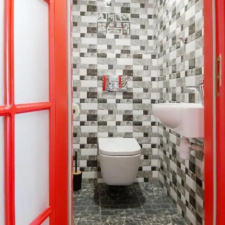 Monro Apartment *