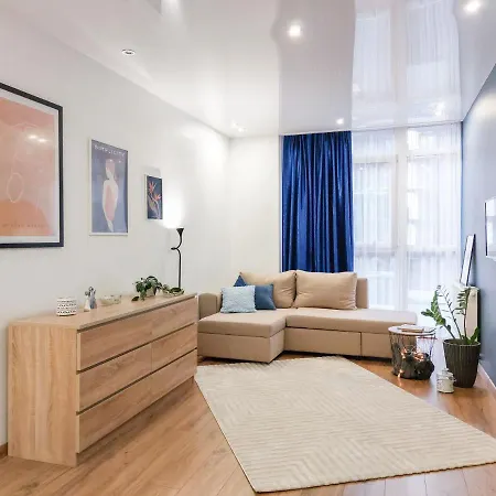 Monro Apartment *