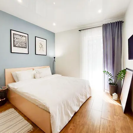 Monro Apartment Lemberg