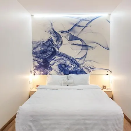 Monro Apartment